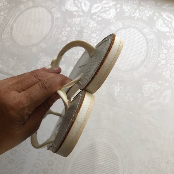 DVF Diane Von Furstenberg White Flip-Flop Sandals Women’s Size 7 Slip-On Shoes - Picture 7 of 16